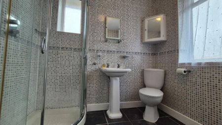 3 bedroom detached house to rent - Photo 5