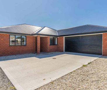 Modern easy care and spacious - Photo 1