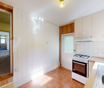 Charming Victorian Cottage with Country Ambience on Leafy Errol Street - Photo 4