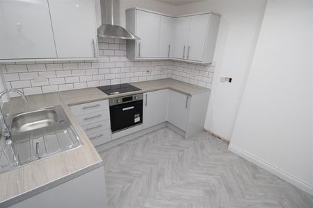 House - Terraced For Rent Caerau Road, Maesteg - Photo 4