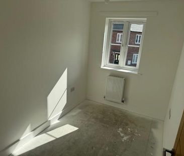 3 bedroom semi-detached house to rent - Photo 6