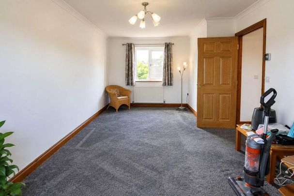 2 bedroom coach house to rent - Photo 1