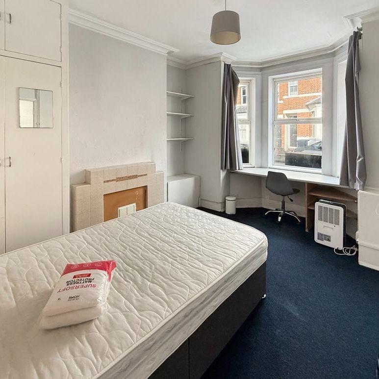 1 bedroom in a house share to rent - Photo 1