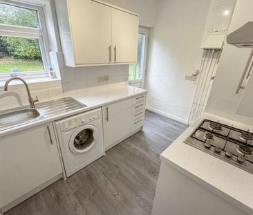 2 bedroom Flat To Let - Photo 2