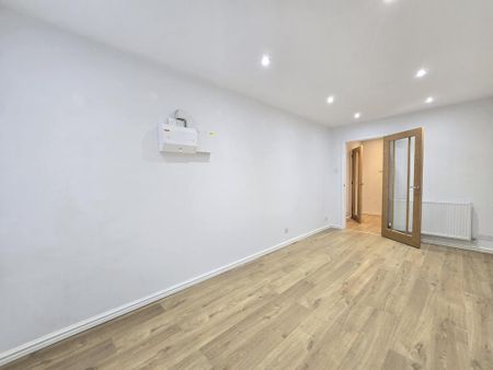 4 bedroom semi-detached house to rent - Photo 3