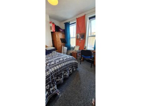 3 bedroom flat to rent - Photo 3