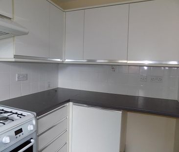 2 bedroom end of terrace house to rent - Photo 4