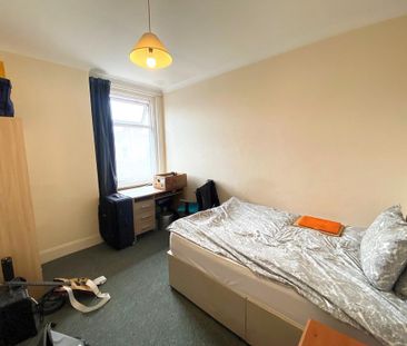 4 bedroom terraced house to rent - Photo 3