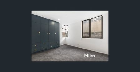 LUXURY LIVING IN PRIME LOCATION - Photo 2