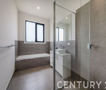 Modern Townhouse in Ideal Location - Photo 2