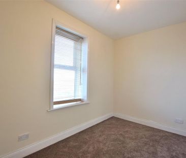 4 bedroom end of terrace house to rent - Photo 5