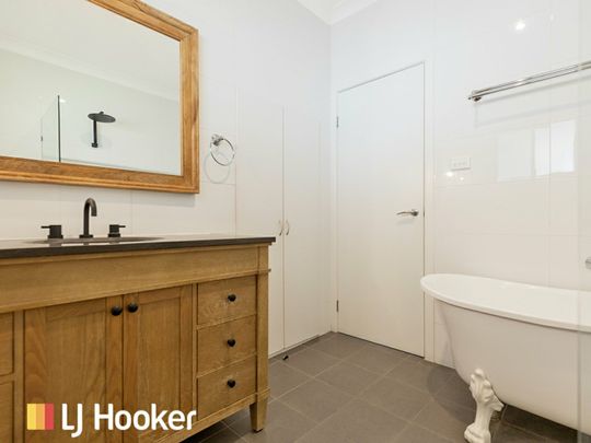 Freshly Renovated Family Home - Photo 1