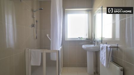 3-bedroom apartment for rent in Docklands South, Dublin - Photo 4