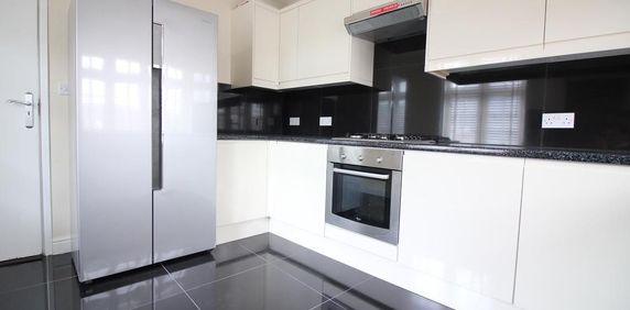 Riverview Gardens, Twickenham - Photo 2