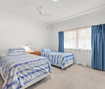 PREMIUM 4 BED 2 BATHROOM HOUSE WITH 2 PARKING SPACES - Photo 3