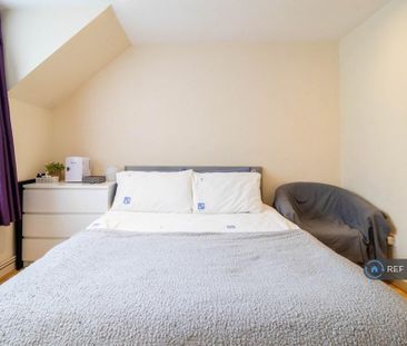 1 bedroom in a flat share to rent - Photo 1