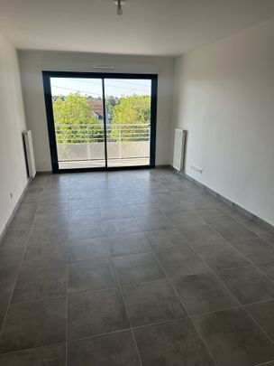 Location Appartement 3 pièces 64m² VAUX LE PENIL 77000 - Photo 1