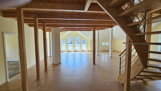 VERMIETUNG EINER KOMFORTABLEN 3–ZIMMER-ALTBAUWOHNUNG IN Bückeburg, Nähe Schlosspark - Photo 1