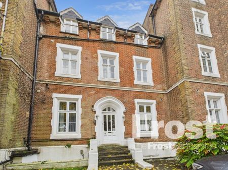 Upton Park, Slough, Berkshire,SL1 - Photo 5