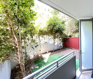 One Bedroom Apartment with Courtyard, Opposite Kogarah Station - Photo 6