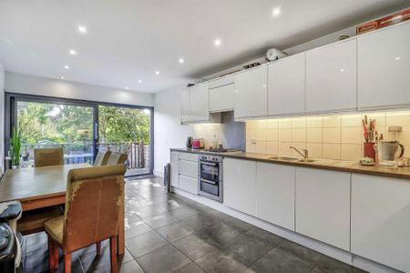 4 bedroom terraced house to rent - Photo 3