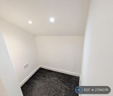 4 bedroom end of terrace house to rent - Photo 3