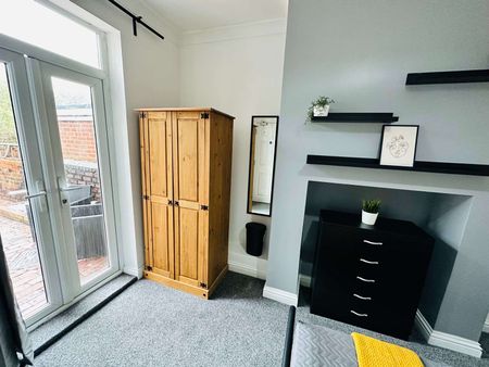 💡 All-Inclusive Double Room | in Rotherham Room 6 - Photo 5