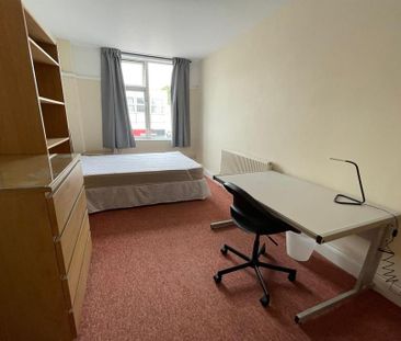 4 bedroom apartment to rent - Photo 5