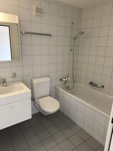 A happy apartment start over the rooftops! - Photo 3