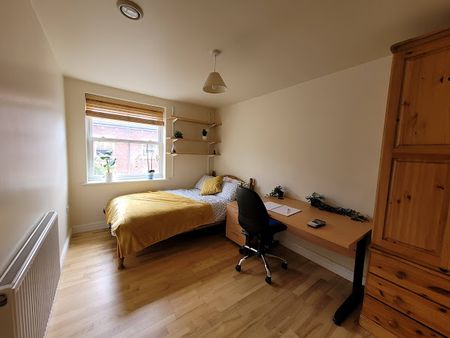 Room 7 Available, Riverside En Suite, 11 Bedroom House, Willowbank Mews – Student Accommodation Coventry - Photo 5