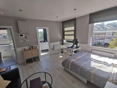 Studio to rent - Photo 2