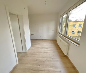 große Küche und Balkon: 3-Zimmer-Wohnung in Gütersloh - Photo 2