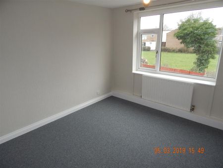 Langley Close, Matchborough - Photo 2