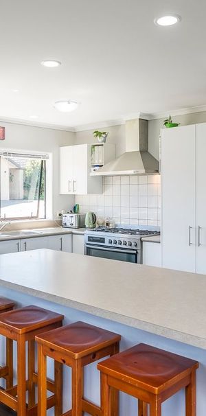 Paraparaumu - 4 Bedrooms - Photo 1