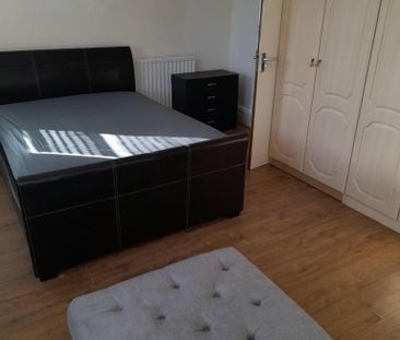 3 bedroom house share to rent - Photo 3