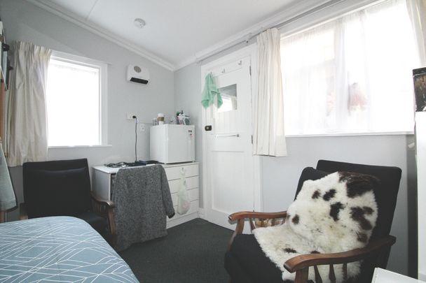 28 Bedroom Studio Complex Open ended tenancies - Available Now - Photo 1