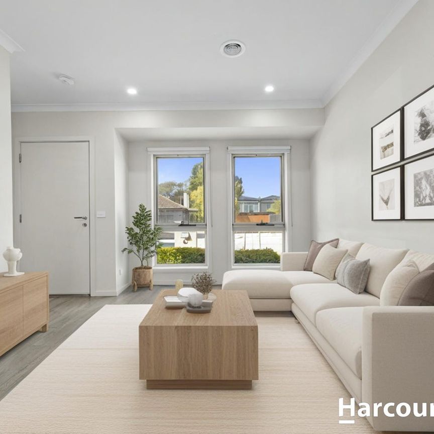 Charming Townhouse in Vibrant Dandenong - Photo 1