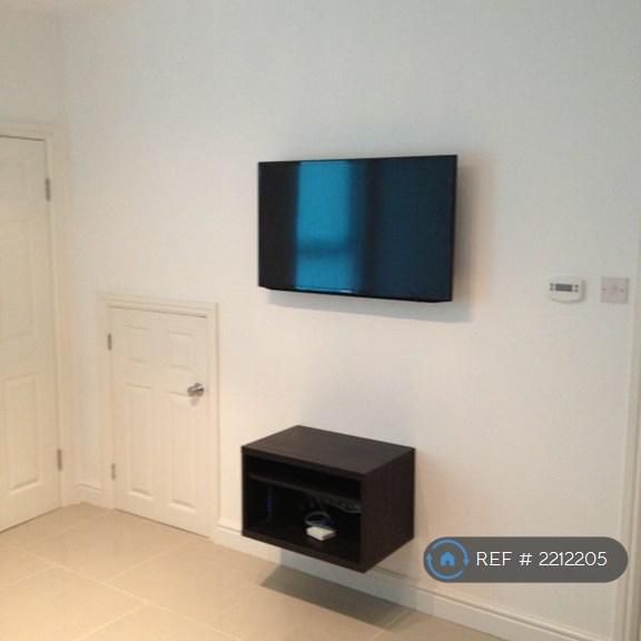 1 bedroom in a house share to rent - Photo 1