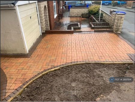 3 bedroom end of terrace house to rent - Photo 5