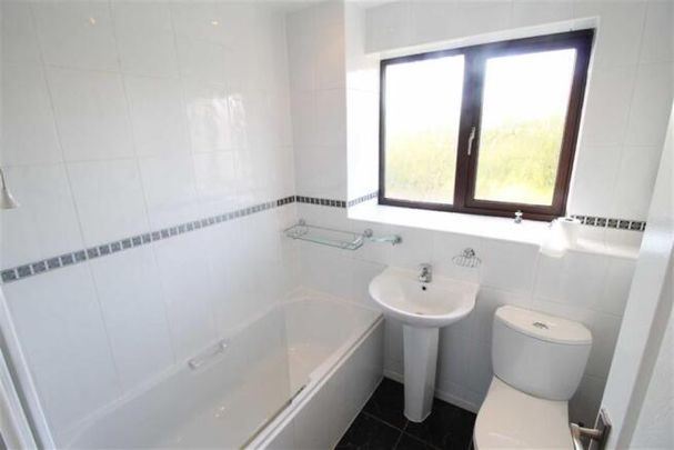 2 bedroom mid-terrace to rent Shepperds Green, Shenley Church End, MK5 6DA - Photo 1
