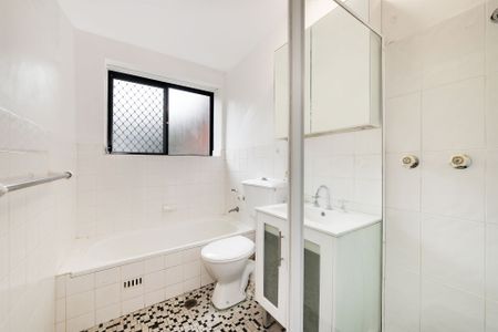 Light-filled Apartment in a Prestigious Costal Pocket - Photo 3