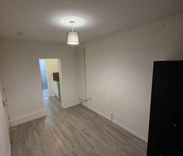 Room in a Shared House, Charlton Lane, SE7 - Photo 1