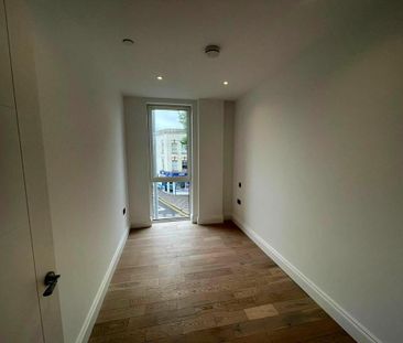 3 bedroom flat to rent - Photo 3