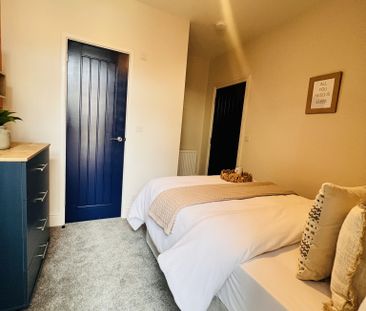 BEDROOM 4 – MEDIUM DOUBLE ENSUITE - Photo 2