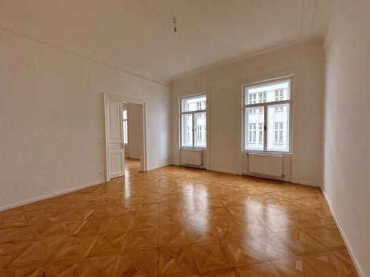 Stilaltbauwohnung mit Blick auf die Mariahilferstraße - Photo 1