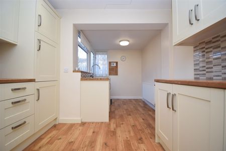 Wrenthorpe Road, Wrenthorpe, Wakefield - Photo 2