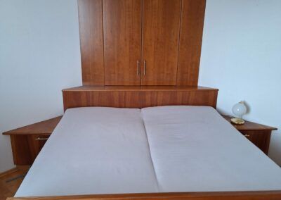 Möblierte, gepflegte 2 Zimmer Wohnung mit Balkon und Tiefgarage - Foto 3