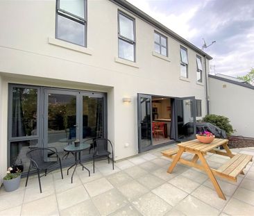 2/118 Bishop Street, St Albans, NZ 8052 - Photo 3