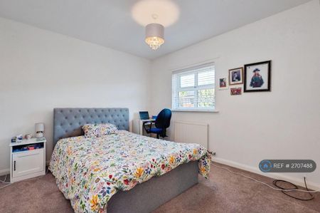 3 bedroom semi-detached house to rent - Photo 3