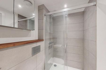 1 bedroom in a flat share to rent - Photo 5